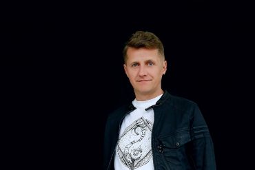 Andreas Henneberg releases a new album called "All Right Now"