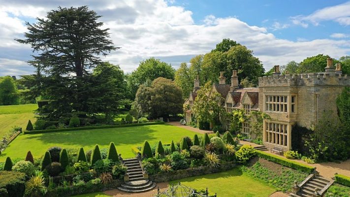 Labyrinth Open-Air debuts at Tofte Manor.