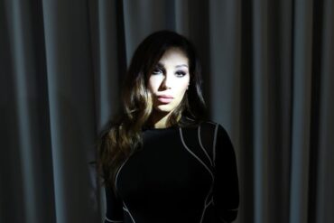 Simina Grigoriu remixes Bullzeye's Padrobiotic