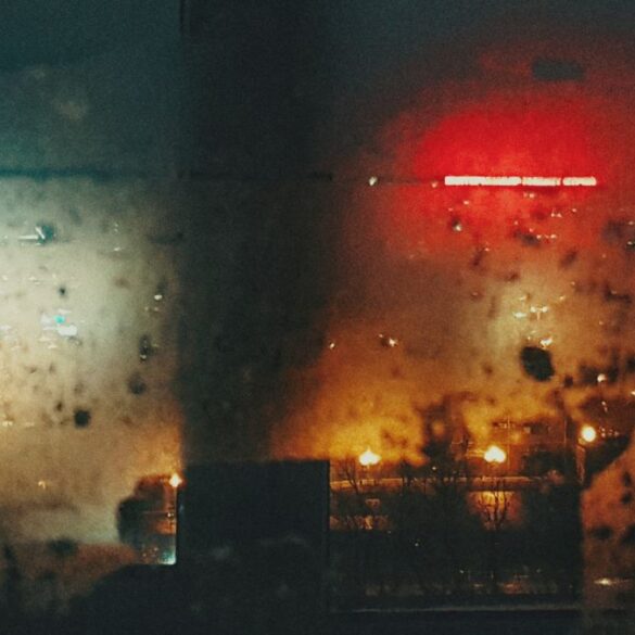 Yves Eaux & Glorionix release their tarck Escapades.